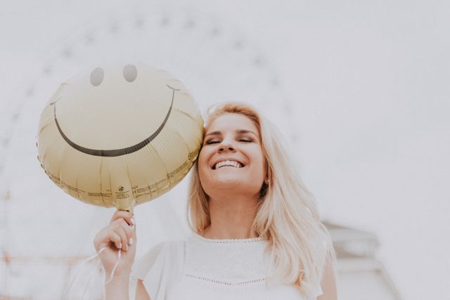 افسردگی خندان (Smiling Depression) چیست؟ علائم، دلایل و راه‌های درمان