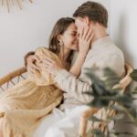 یک زن و شوهر در آغوش هم - دکتر سعید بهکام سکستراپ موفق در ونکوور کانادا