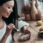 شش ماده غذایی سالم که باعث چاقی می‌شوند! چرا حتی با رژیم سالم وزن کم نمی‌کنید؟