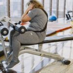 یک خانم در حال تمرین و ورزش کردن - دکتر سعید بهکام دکتر سلامت در تورنتو کانادا