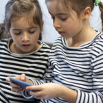 گوشی های هوشمند و آسیب به کودکان - دکتر سعید بهکام روانشناس سلامت در کانادا