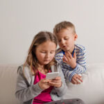 افزایش خطر بیماری‌های قلبی در کودکانی که زمان زیادی را مقابل صفحه نمایش می‌گذرانند