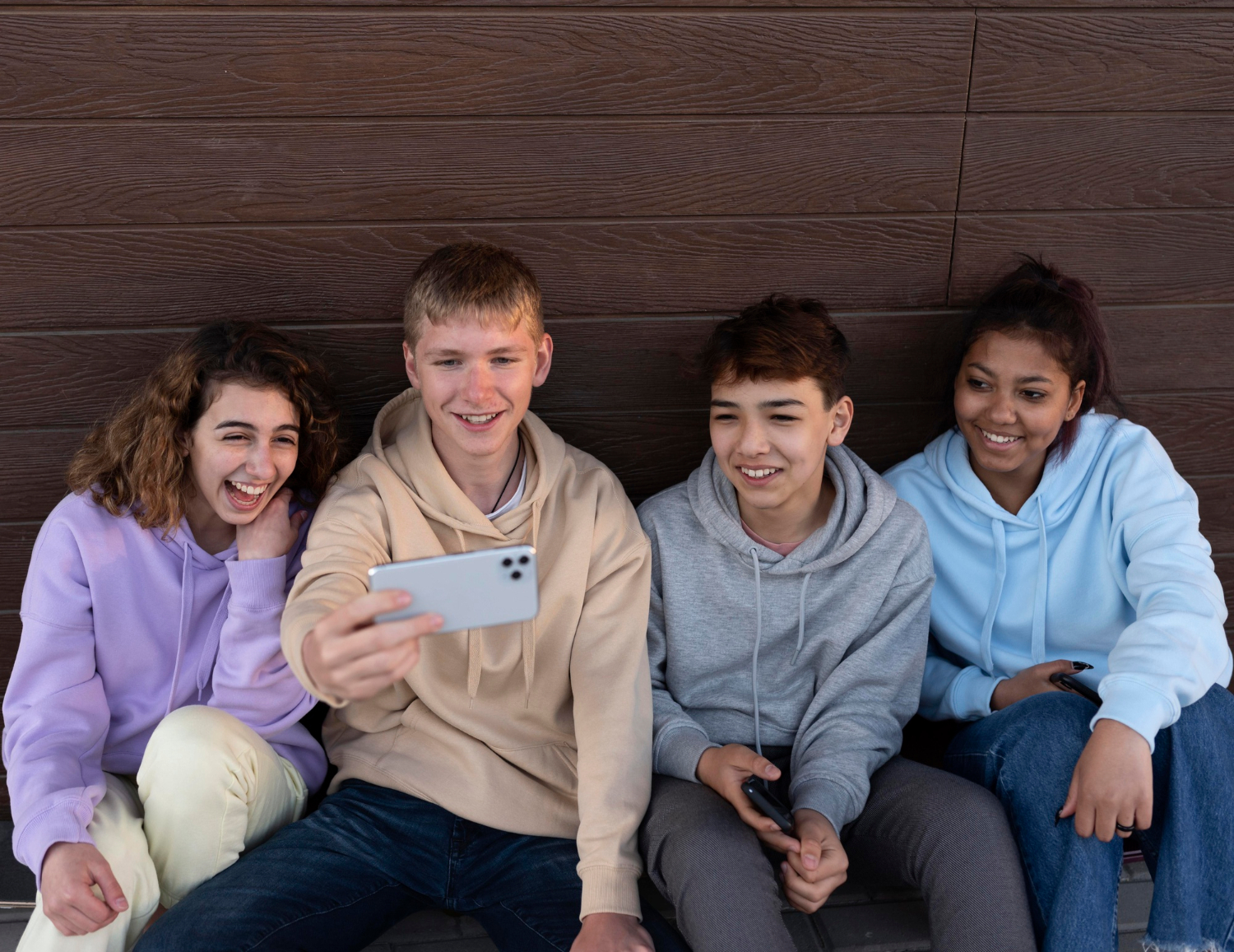 پژوهش جدید: افزایش چشمگیر دوری داوطلبانهٔ نوجوانان از شبکه‌های اجتماعی