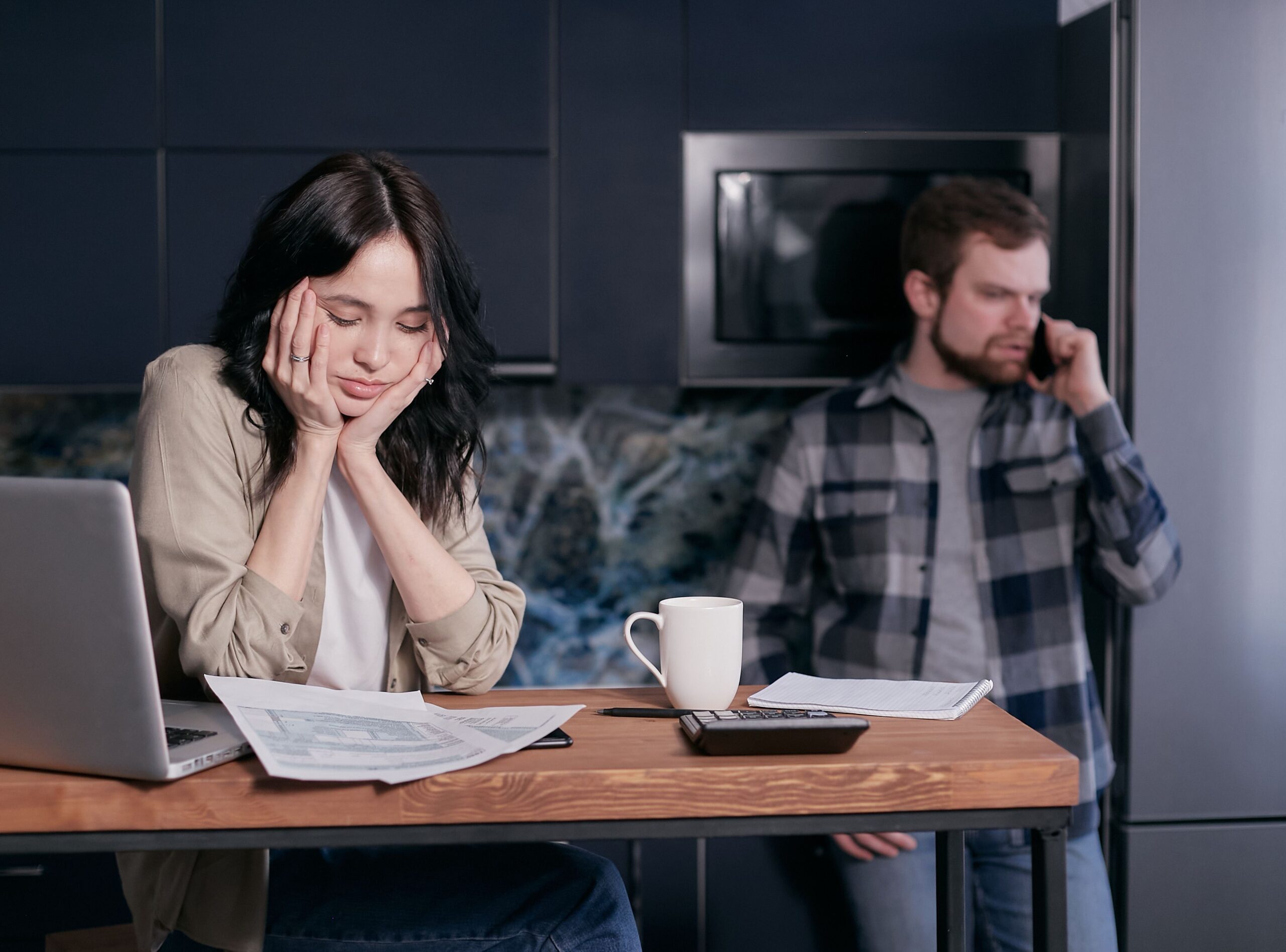 یک زن و مرد ناراحت از رابطه ای که دارند - دکتر سعید بهکام سکستراپ موفق در تورنتو کانادا